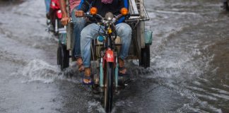 Passenger’s Kind Gesture To Elderly Pedicab Driver Wins Hearts Online